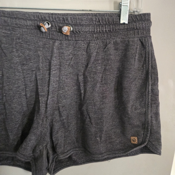 tentree Women's Heather Charcoal Athletic Shorts - Picture 5 of 6